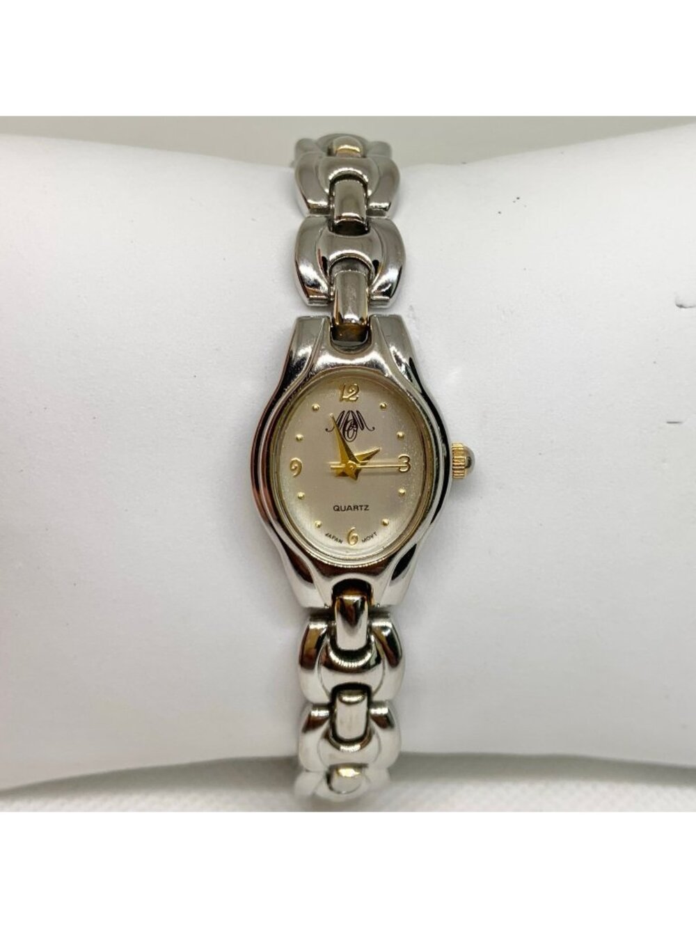 Vintage Mcm women silver tone watch 19mm quartz analog links up to 7.5” running